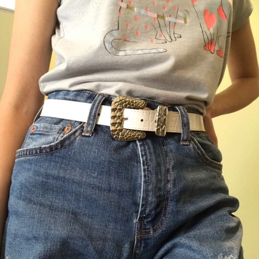 White and silver belt